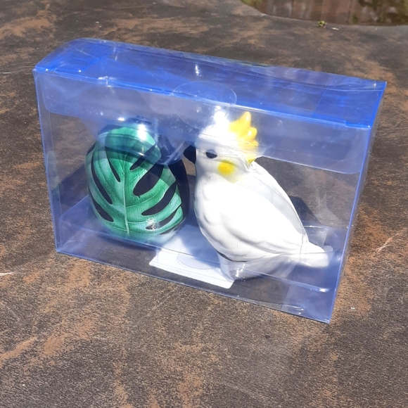 Cute Salt & Pepper Shakers NWT - Picture 3 of 5